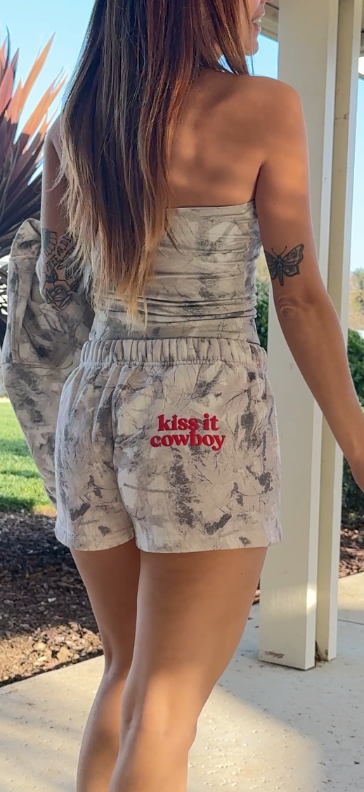 KISS IT COWBOY MID RISE SHORTS