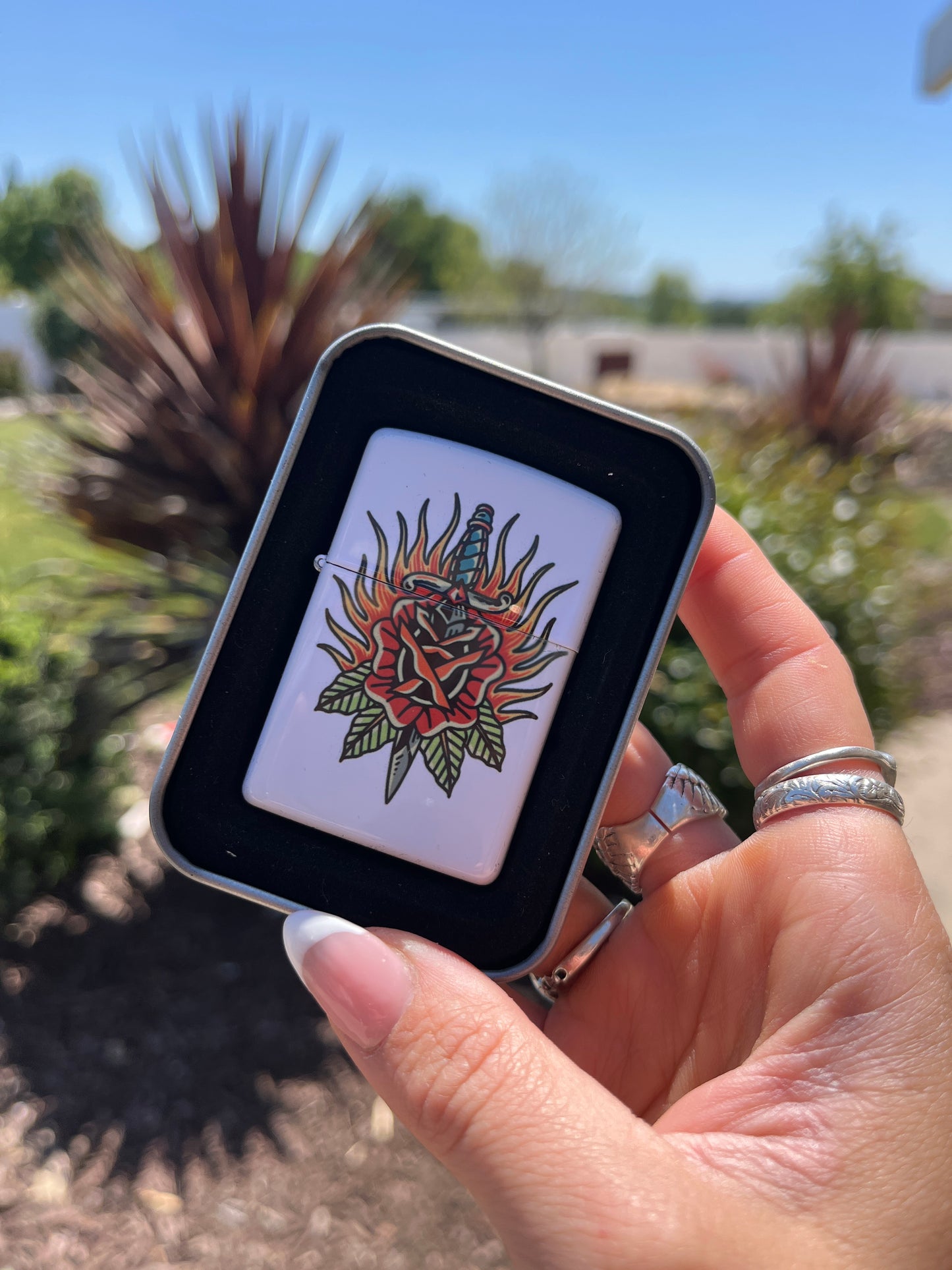 Dagger Rose Lighter